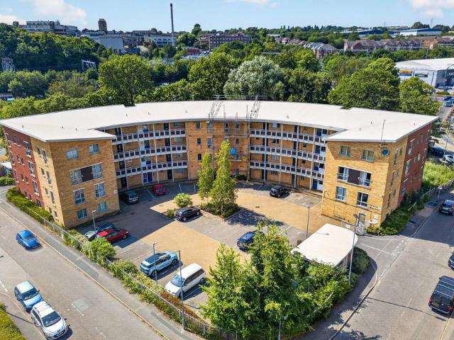 Flat for sale in Leisure Village, Kettering