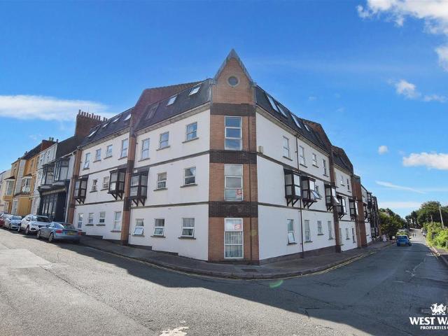 Flat for sale in Tenby, Wales