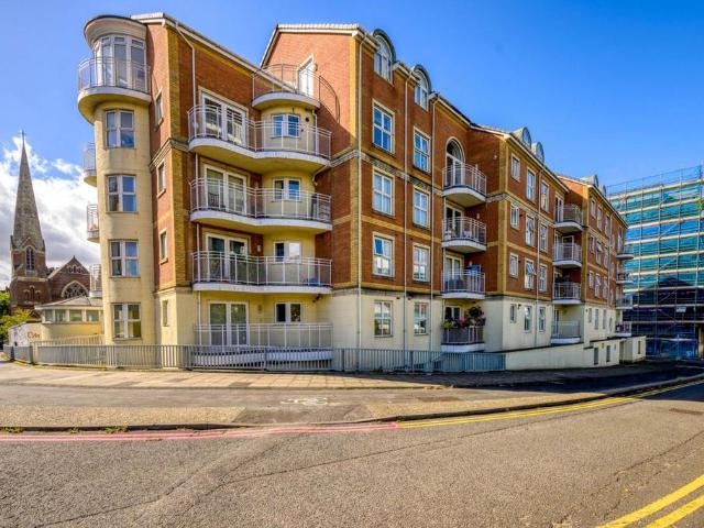 Flat for sale in Newtown, Reading