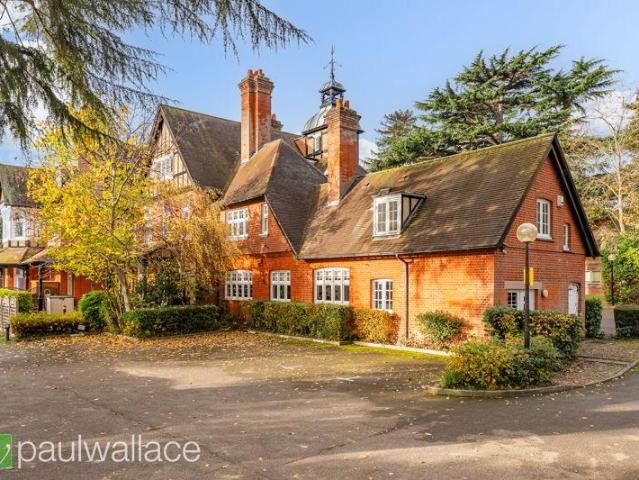 Flat for sale in Broxbourne, Hertfordshire