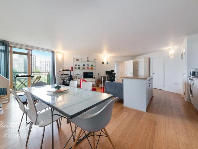 Flat for sale in East Greenwich, Greater London