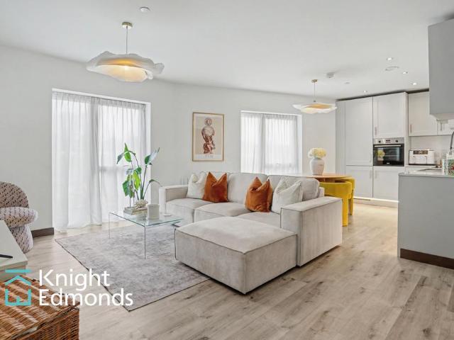 Flat for sale in Allington, Midway