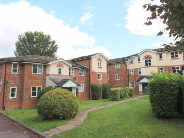Flat for sale in Daws Hill, Cressex