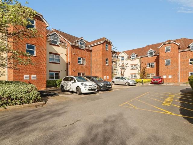 Flat for sale in Compton Acres, Barton In Fabis