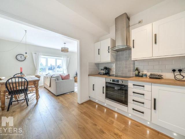 Flat for sale in Fordington