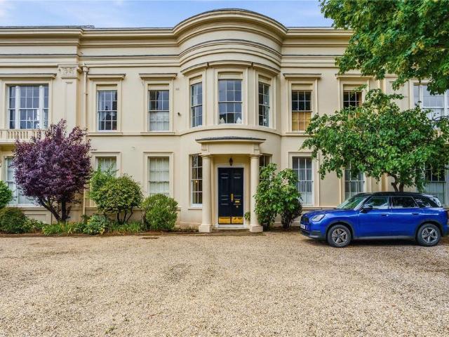 Flat for sale in Clapham Junction, Greater London