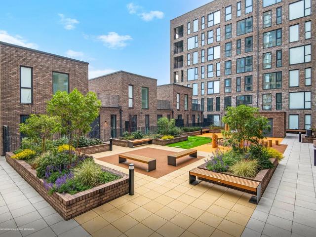 Flat for sale in North Woolwich, Greater London