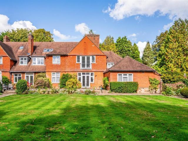 Flat for sale in Walton On The Hill, Red Hill