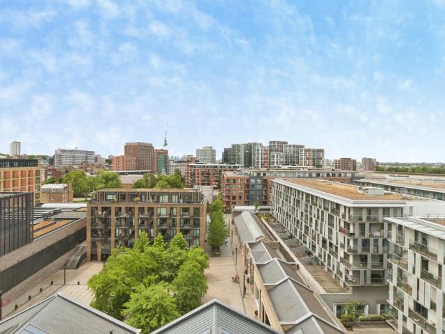 Flat for sale in Glyndon, Greater London