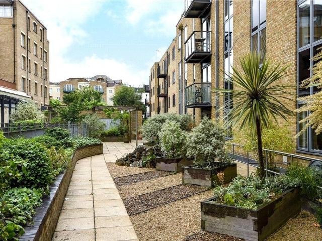 Flat for sale in Bermondsey, Isle Of Man