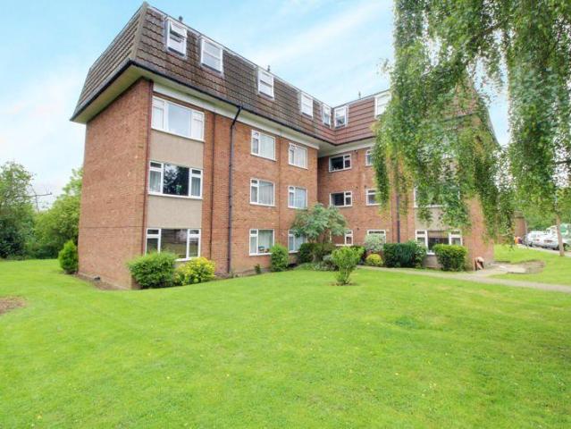 Flat for sale in Fretherne, Hertfordshire