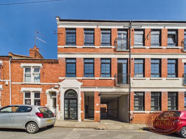 Flat for sale in Phippsville, Northampton
