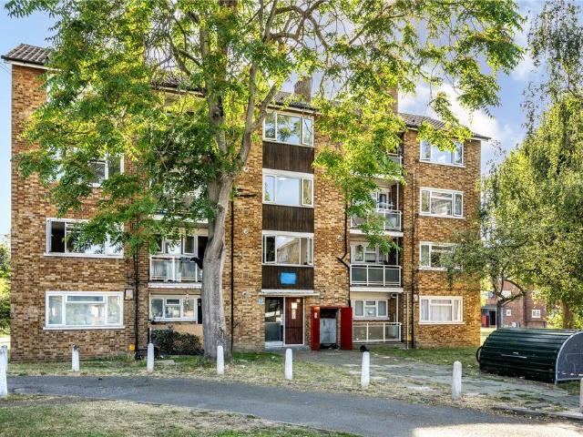 Flat for sale in Old Malden, Greater London