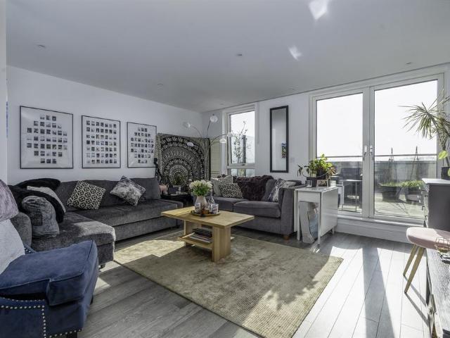 Flat for sale in Streatham Hill, Greater London