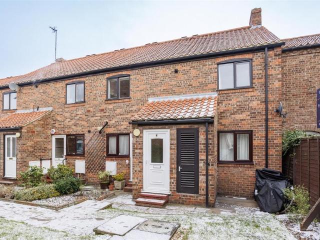 Flat for sale in High Field, York