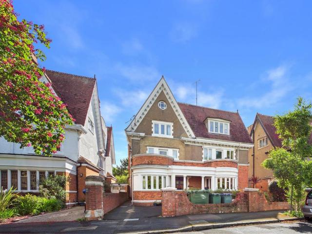 Flat for sale in Folkestone