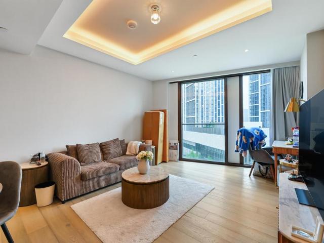 Flat for sale in Nine Elms, Greater London