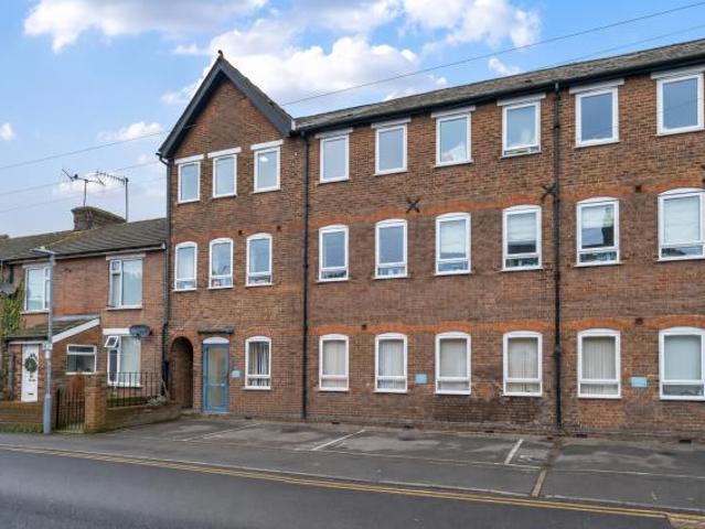 Flat for sale in Chesham