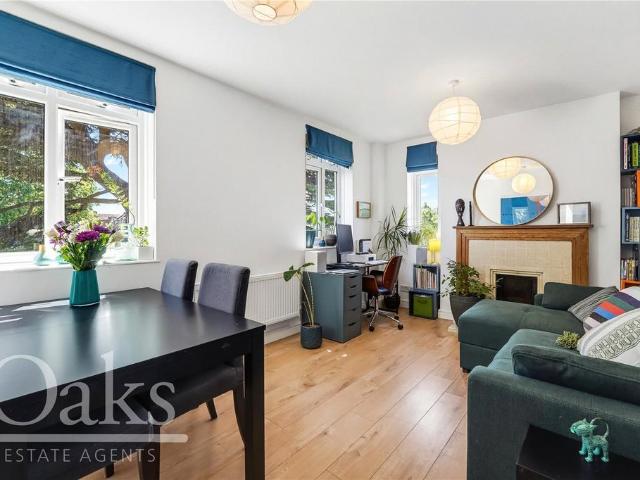 Flat for sale in Streatham, Greater London