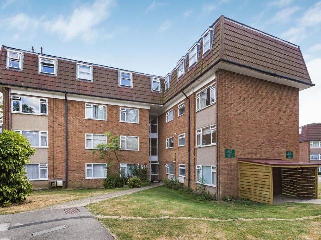 Flat for sale in Fretherne, Hertfordshire