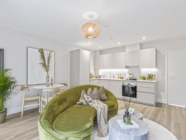 Flat for sale in St Albans, Five Acres