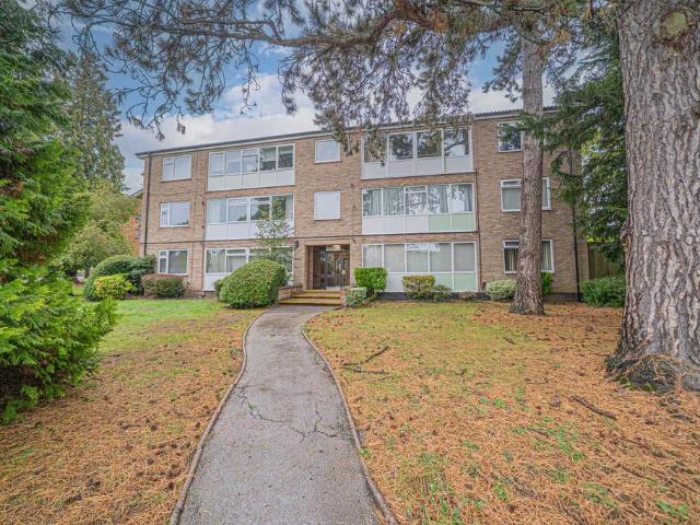 Flat for sale in Dorridge, Solihull