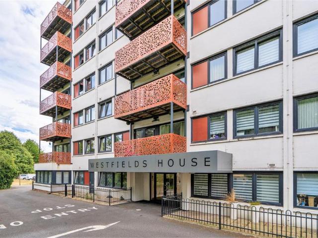 Flat for sale in Loudwater, Buckinghamshire