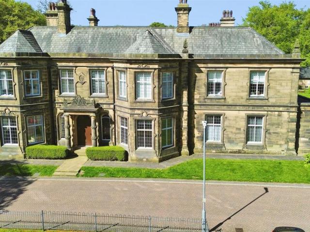 Flat for sale in Stone Chair, Northowram