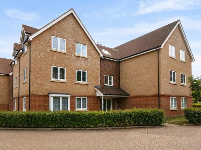 Flat for sale in Ewell, Surrey