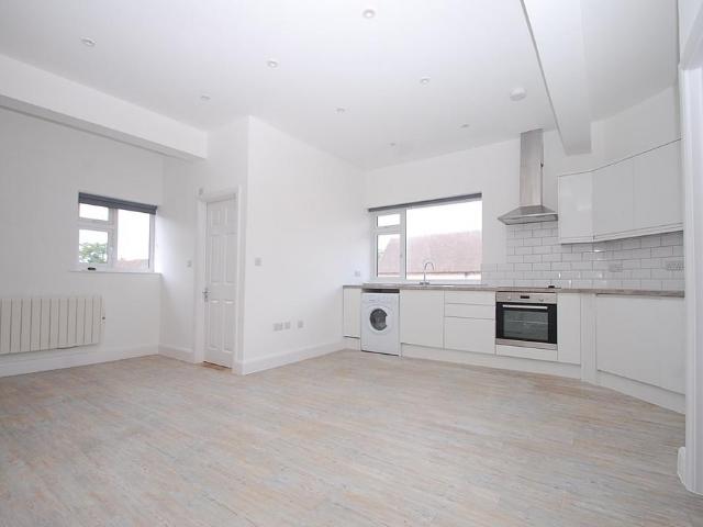 Flat for sale in Chalfont St. Peter, Denham