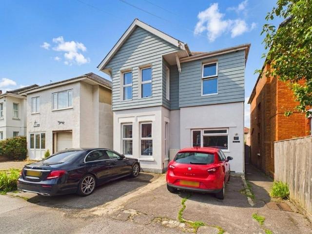 Flat for sale in Pokesdown, Bournemouth
