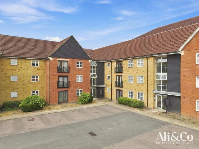 Flat for sale in South Ockendon, Essex