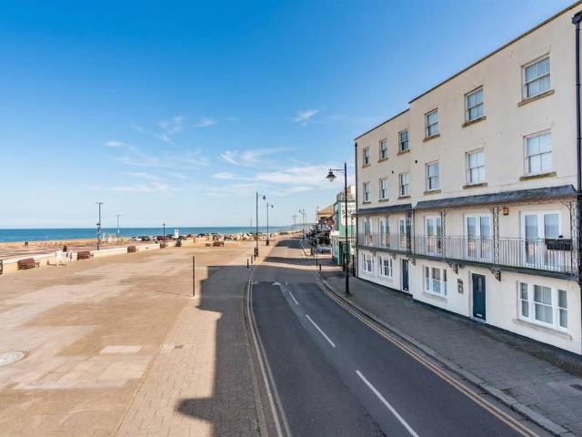 Flat for sale in Oxenden, The Bridge