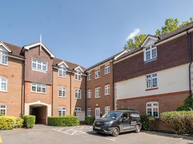 Flat for sale in Row Town, Surrey
