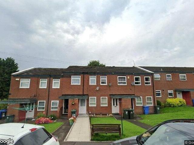 Flat for sale in Wardle, Burnedge