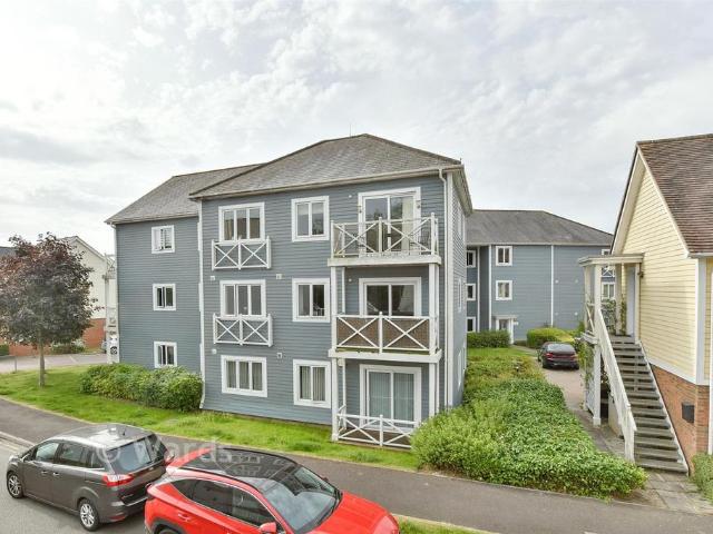 Flat for sale in Snodland, Bourne Vale