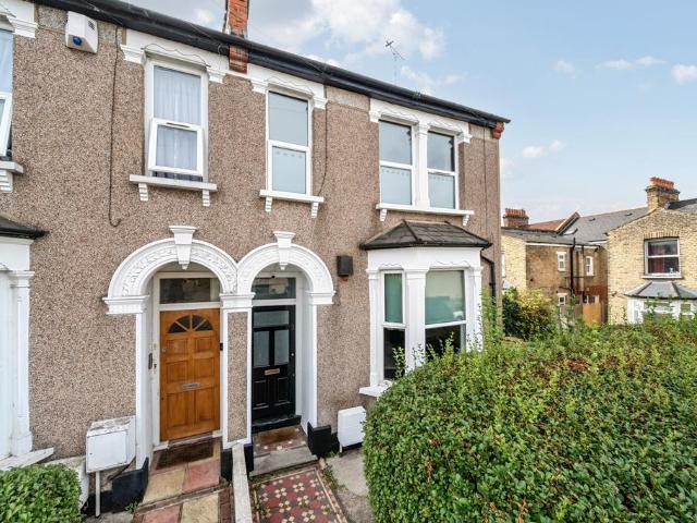 Flat for sale in London Borough of Lewisham, Greater London