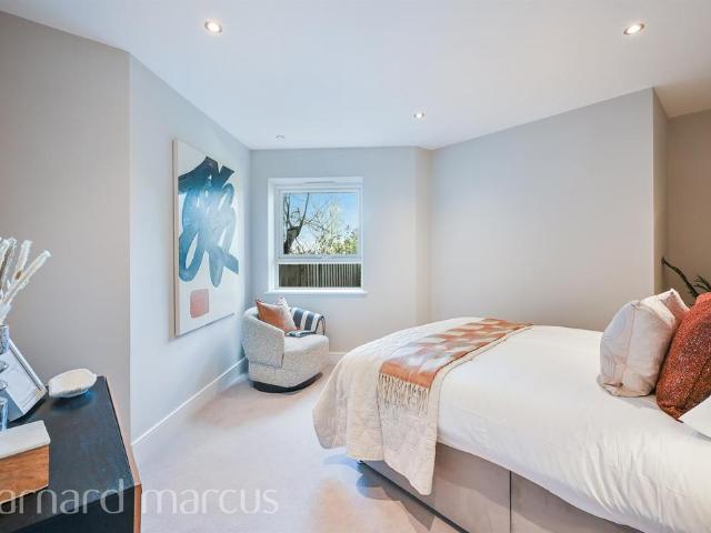 Flat for sale in London Borough of Croydon, Kenley