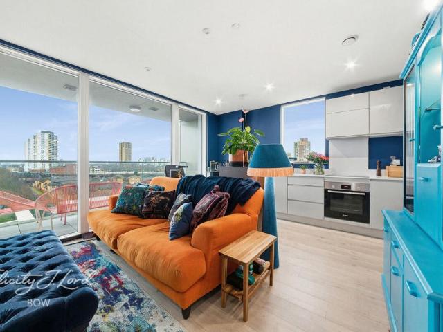 Flat for sale in Bromley-by-Bow, Poplar Grove