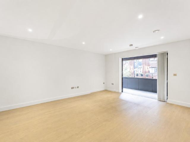 Flat for sale in Hoxton, Greater London