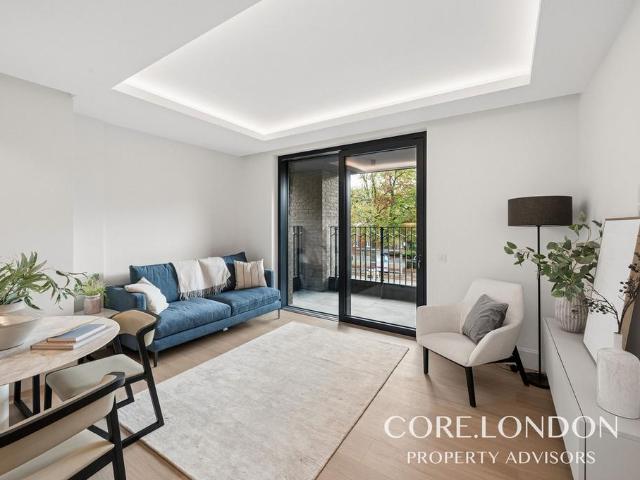 Flat for sale in London Borough of Ealing, Greater London
