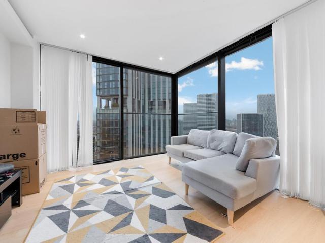 Flat for sale in Isle Of Dogs, Greater London