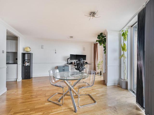 Flat for sale in Reach, Greater London