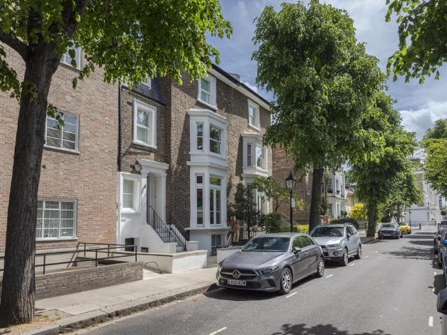 Flat for sale in Brompton, Greater London