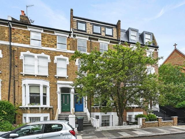 Flat for sale in Brook Green, Greater London