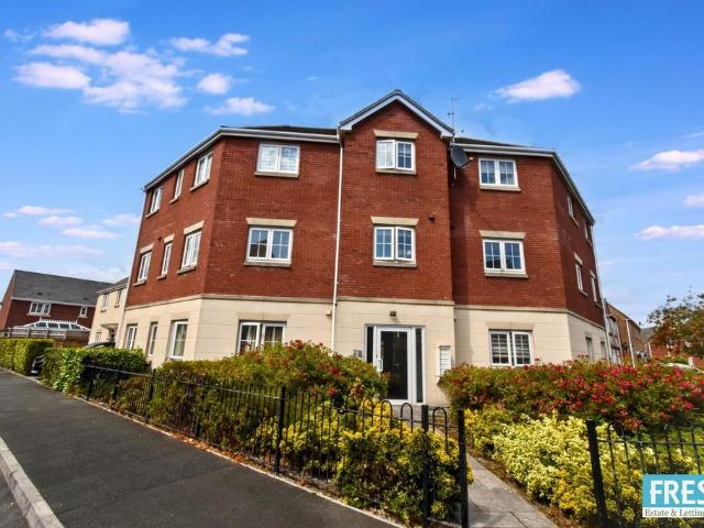 Flat for sale in Gorseinon, Wales