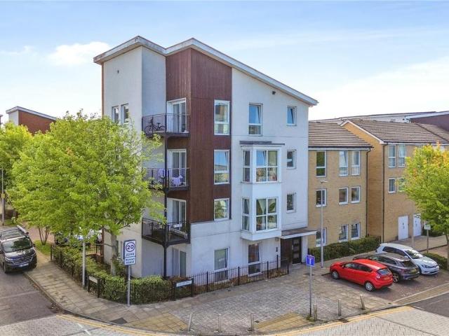 Flat for sale in Kennet Island, Reading
