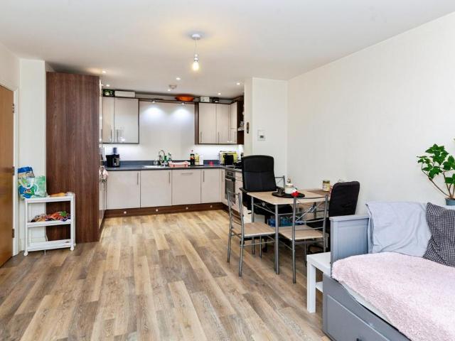 Flat for sale in Maidenhead