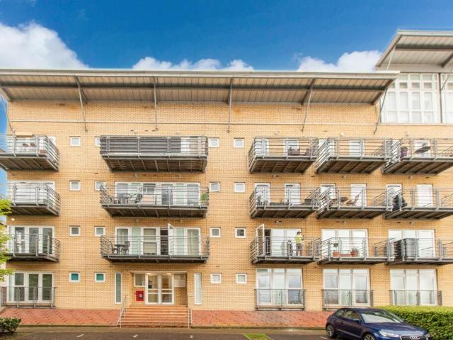 Flat for sale in Swanscombe and Greenhithe, Monks Orchard