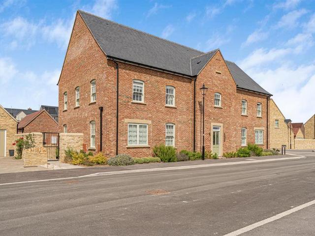 Flat for sale in Black Bourton, Oxfordshire